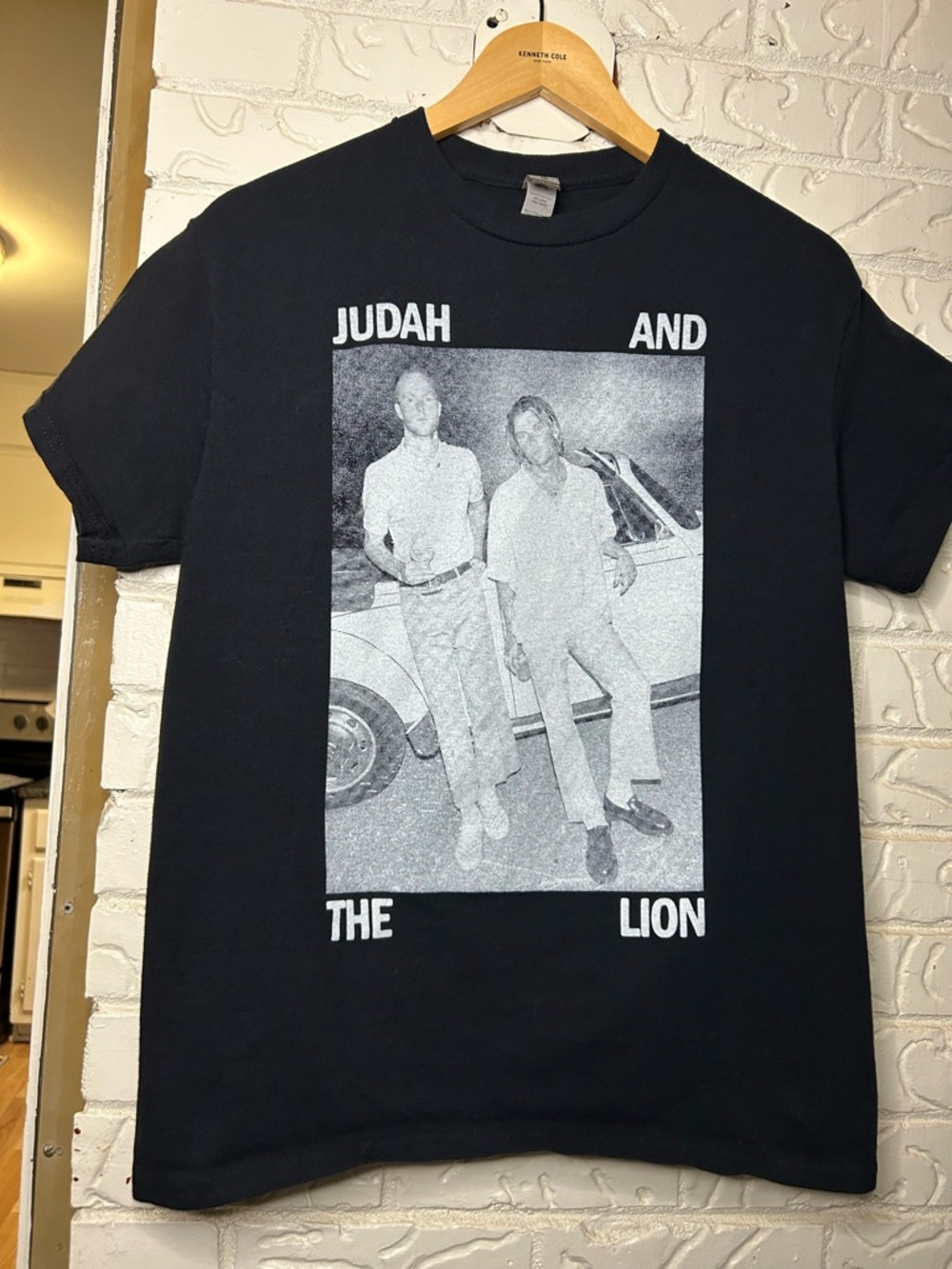 Judah And The Lion - Indie Duo Portrait Shirt - Size Medium